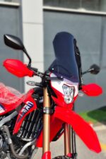 Honda CRF250L füme tur camı siperlik 2023 2024 2025 uyumlu sol ön görünüş