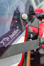 Honda CRF250L füme tur camı siperlik 2023 2024 2025 uyumlu sağ ön görünüş yakın